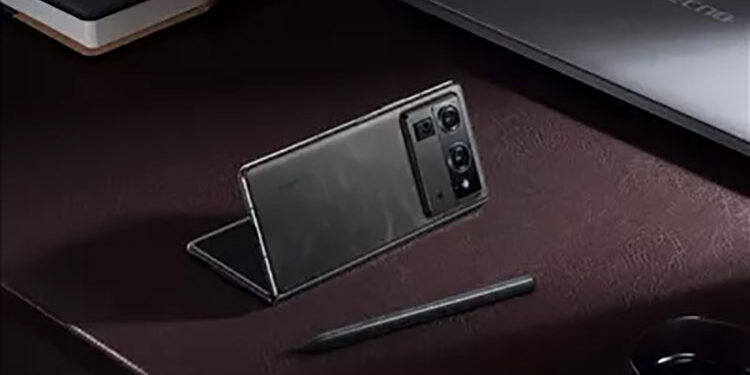 تكنو تعلن عن أحدث هاتف قابل للطي للشباب