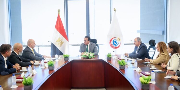 وزير الصحة يعقد اجتماع مع  شركة جنرال إلكتريك هليثكير