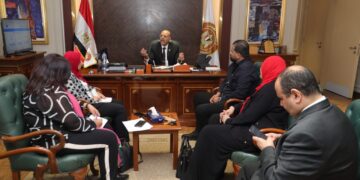 جولات تفقدية لوزير العمل في مصانع شنايدر وارسيلور ميتال وفيوتشر وفريش