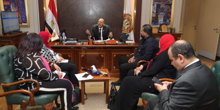 جولات تفقدية لوزير العمل في مصانع شنايدر وارسيلور ميتال وفيوتشر وفريش