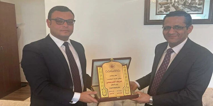 وزير الإسكان يستقبل نقيب الصحفيين للتهنئة بتوليه حقيبة الإسكان.. وبحث مطالب الصحفيين