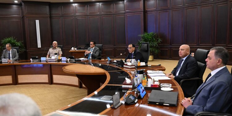 الوزراء يوافق على مشروع قرار ترقية الموظفين بالجهاز الإداري للدولة