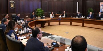 رئيس الوزراء يعقد اجتماعاً لبحث ومناقشة مواد اتفاقية حماية وتشجيع الاستثمار المصري السعودي
