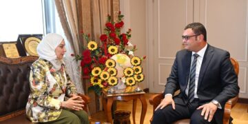 وزير الإسكان يستقبل سفيرة البحرين للتهنئة بتوليه حقيبة الإسكان