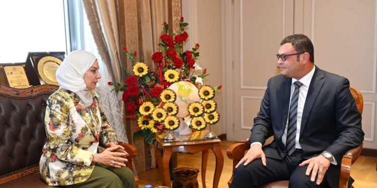 وزير الإسكان يستقبل سفيرة البحرين للتهنئة بتوليه حقيبة الإسكان
