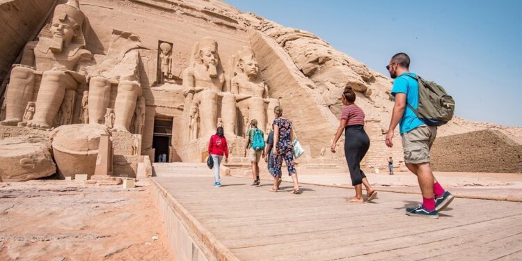 تنمية قطاع السياحة وحل مشاكل المستثمرين الأبرز.. حصاد الآثار في أسبوع