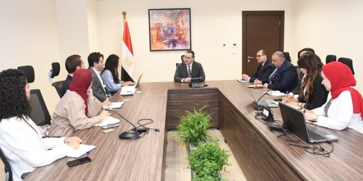 نائب رئيس “المجتمعات العمرانية” يتفقد سير العمل بوحدات المبادرة الرئاسية “سكن لكل المصريين” بـ”العلمين الجديدة”