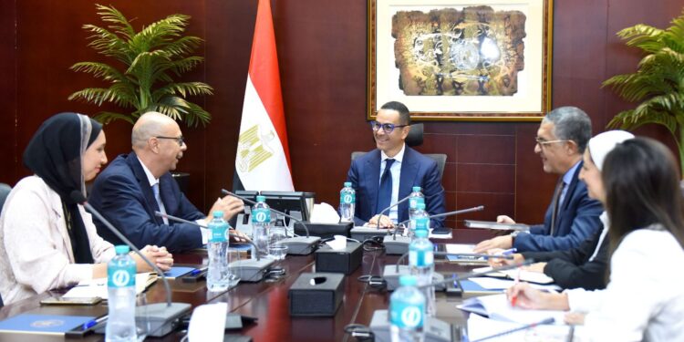 الاستثمار: إنشاء مصنع للزجاج المسطح بالعين السخنة باستثمارات 175 مليون يورو