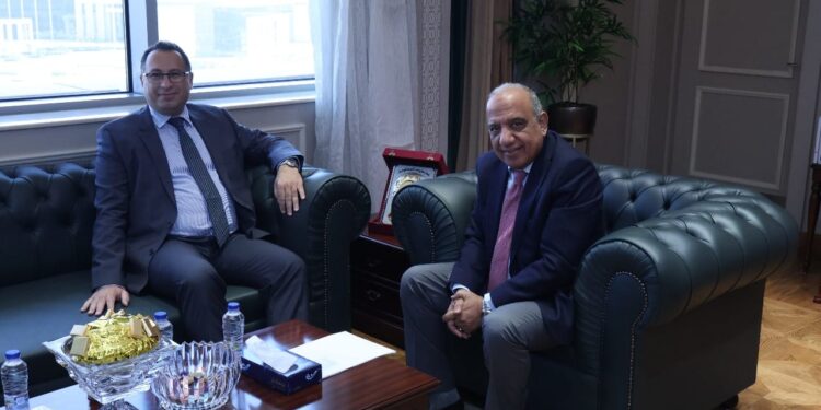 وزير الكهرباء يلتقي السفير المصرى لدى ناميبيا لتعظيم الاستفادة وطرح الاستراتيجية المصرية