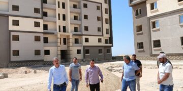 رئيس جهاز مدينة غرب قنا يتفقد مشروعات المرافق للمرحلة الأولى وعمارات سكن مصر