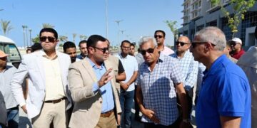 وزير الإسكان يتفقد أعمال تنفيذ الوحدات والفيلات  بكمبوند “مزارين” بمدينة العلمين