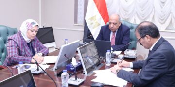 وزير الكهرباء والطاقة المتجددة يبحث مع وفد الاتحاد الأوروبي تعزيز التعاون المشترك