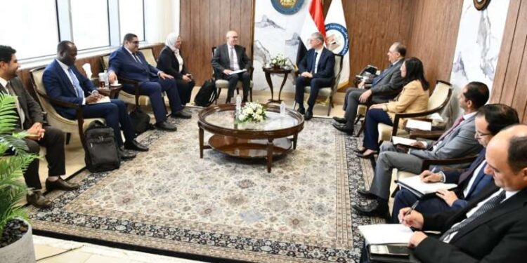 بدوي: قطاع البترول يعمل على إعداد فرص استثمارية جديدة