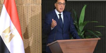 رئيس الوزراء : حددنا من 4 – 5 مناطق سنطرحها للاستثمار على البحر الأحمر منها “رأس بناس”