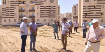 تكثيف العمل بمشروعات الطرق والخدمات بمواقع “سكن لكل المصريين” لسرعة تسليم الوحدات