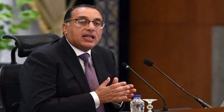 رئيس الوزراء يصل إلى مطار القاهرة الدولى بعد انتهاء زيارته للصين