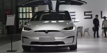 تسلا تستدعي 870 سيارة موديل X مستوردة في الصين