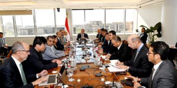 وزير الإسكان يتابع مع مسئولى شركة “CSCEC” الصينية موقف المشروعات التى تنفذها الشركة بالعاصمة الإدارية