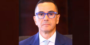 وزير الاستثمار يتوجه إلى العاصمة الفرنسية باريس لعقد لقاءات رسمية مع ممثلي كبرى الشركات ومجتمع الأعمال