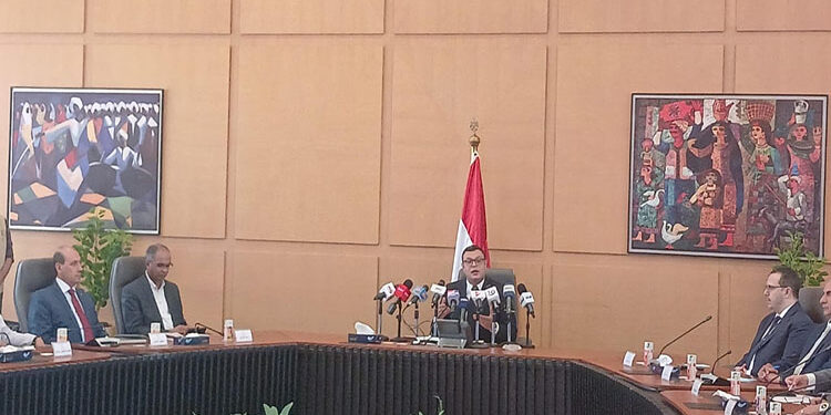 الإسكان: طرح أراضٍ استثمارية على الشركات المصرية بالجنيه والأجنبية بالدولار