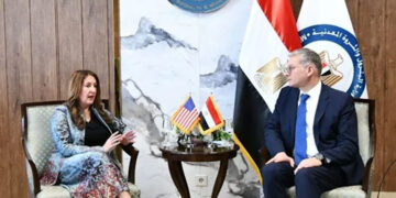 وزير البترول يلتقي السفيرة الأمريكية لبحث ضخ استثمارات جديدة في القطاع