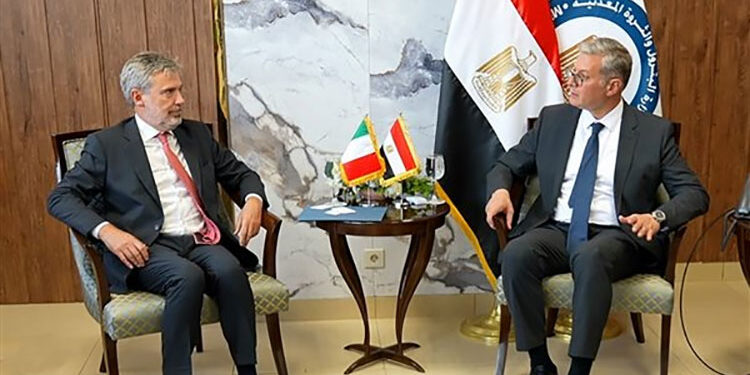 وزير البترول يبحث مع السفير الإيطالي بالقاهرة تعزيز التعاون في قطاعات الطاقة والتعدين