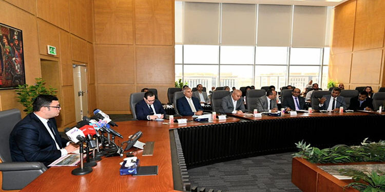 وزير الإسكان: خطة عمل مكثفة لإنهاء وتسليم الوحدات السكنية بمختلف أنواعها بالمدن الجديدة لحاجزيها