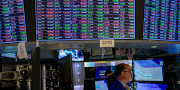 تباين أداء الأسواق الآسيوية بعد ارتفاع “وول ستريت”