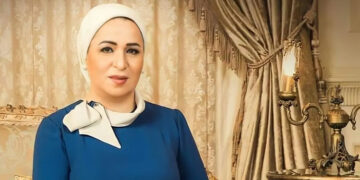 انتصار السيسى تجري انصال هاتفي مع السيدة التي فقدت ابنتيها وحفيدتها في حادث القطارين