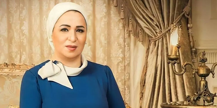 انتصار السيسى تجري انصال هاتفي مع السيدة التي فقدت ابنتيها وحفيدتها في حادث القطارين