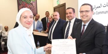 وليد عباس يسلم طلبة كلية التخطيط العمراني شهادات إتمام دورتهم التدريبية