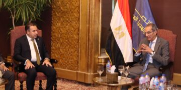 وزير الاتصالات يستعرض استراتيجية مصر الرقمية والأجندة التشريعية للوزارة