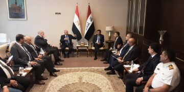 الفريق كامل الوزير يتفقد مشروعات طرق وكباري تنفذها الشركات المصرية بالعراق