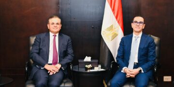 وزير الاستثمار يلتقي وفد بنك ستاندرد تشارترد العالمي لاستعراض برامج البنك في مصر