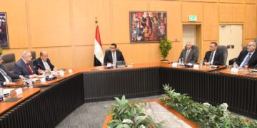 وزير الإسكان يلتقى أعضاء جمعية مستثمري العاشر من رمضان للاستماع لطلباتهم ومقترحاتهم لدفع معدلات التنمية بالمدينة