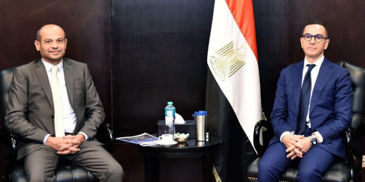 وزير الاستثمار والتجارة الخارجية ورئيس البورصة يستعرضان سبل تعزيز التعاون المشترك لتشجيع الاستثمار بالبورصة المصرية