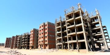 وزير الإسكان يتفقد وحدات المبادرة الرئاسية “سكن لكل المصريين”