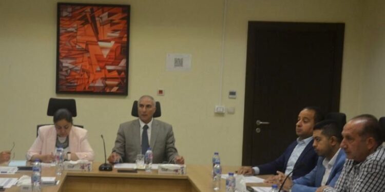 وزير الإسكان يتابع إجراءات تعويض أصحاب قطع الأراضي المنزوع ملكيتها في حي السلام “ثان”  بمحافظة القاهرة