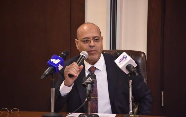 لعمل يعلن عودة عجلات الإنتاج في شركتين بعد نجاح مفاوضات جماعية