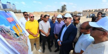 وزير الإسكان يتفقد الاستعدادات لتنفيذ البحيرة بـ”مارينا الجديدة”