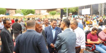 داكر عبد اللاه يكرم 1500 من أبناء و طلاب منشأة ناصر المتفوقين دراسيا