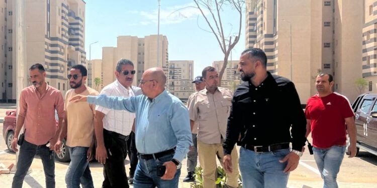 رئيس جهاز مدينة أكتوبر الجديدة يتفقد وحدات المبادرة الرئاسية ” سكن لكل المصريين ” بمنطقة غرب المطار