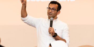 أحمد يحيى: إي آند مصر تتوسع في تقديم خدمات الشمول المالي لعملائها في مصر