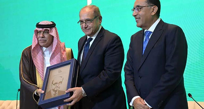 تكريم عدد من الوزراء والشخصيات البارزة من مصر والسعودية