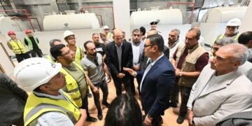 وزير الإسكان يتفقد موقف تنفيذ أعمال التشطيبات بأبراج منطقة الأعمال المركزية بالعاصمة الإدارية الجديدة