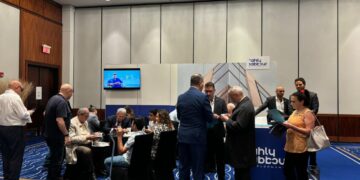 أقبال كبيرمن العملاء بالولايات المتحدة على معرض عقارات النيل بنيوجيرسي باليوم الأول من انطلاقه