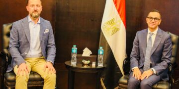 وزير الاستثمار يلتقي مدير عام شركة كوكاكولا هيلينيك – مصر لاستعراض أنشطة واستثمارات الشركة