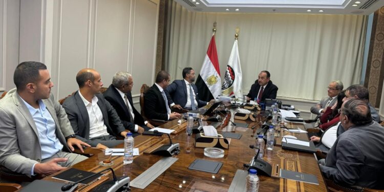 وزير قطاع الأعمال العام يتابع مع “SAP مصر” موقف تطبيق برنامج “ERP”