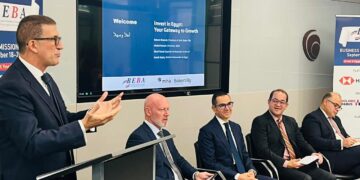 وزير الاستثمار يشارك بجلسة نقاشية حول تعزيز بيئة الأعمال وتيسير حركة التجارة الخارجية