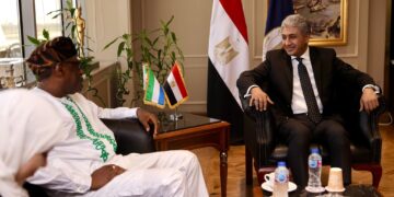 وزير السياحة والآثار يلتقي بسفير سيراليون بالقاهرة لبحث تعزيز أوجه التعاون المستقبلية